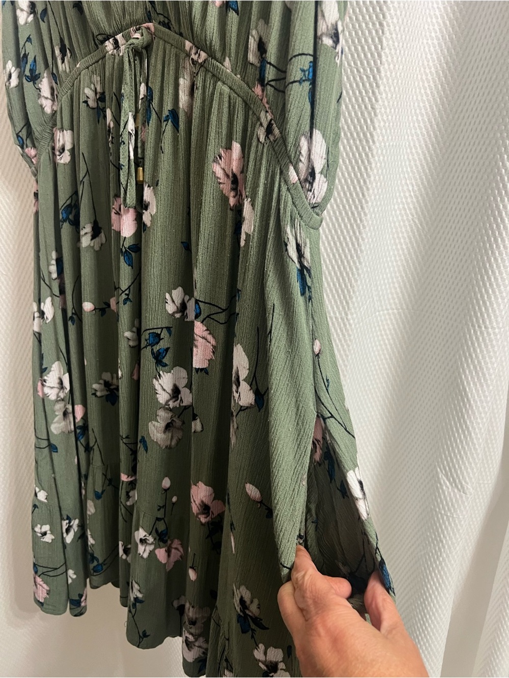Olive Green Floral Sleeveless V-Neck Dress with pockets - Picture 4 of 8